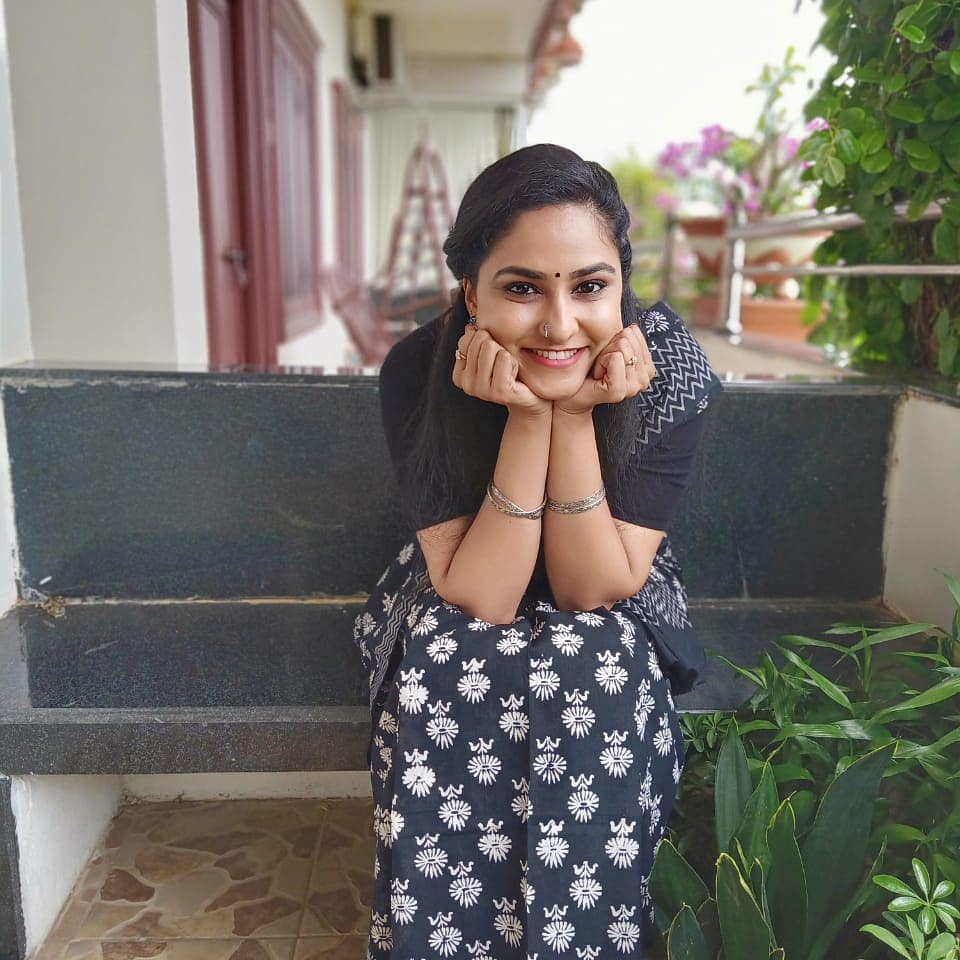 Zee Telugu Tv Anchor Kasi Annapurna In Black Saree Blouse